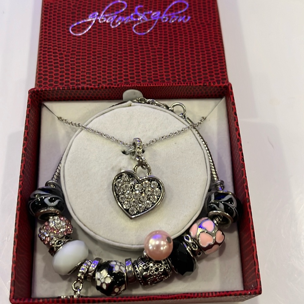 GLAM AND GLOW NECKLACE AND BRACELET CHAIN APROX 16 inch BRAND NEW